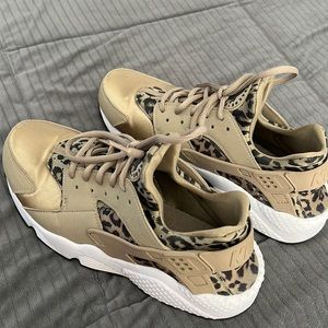 Nike leopard print shoes